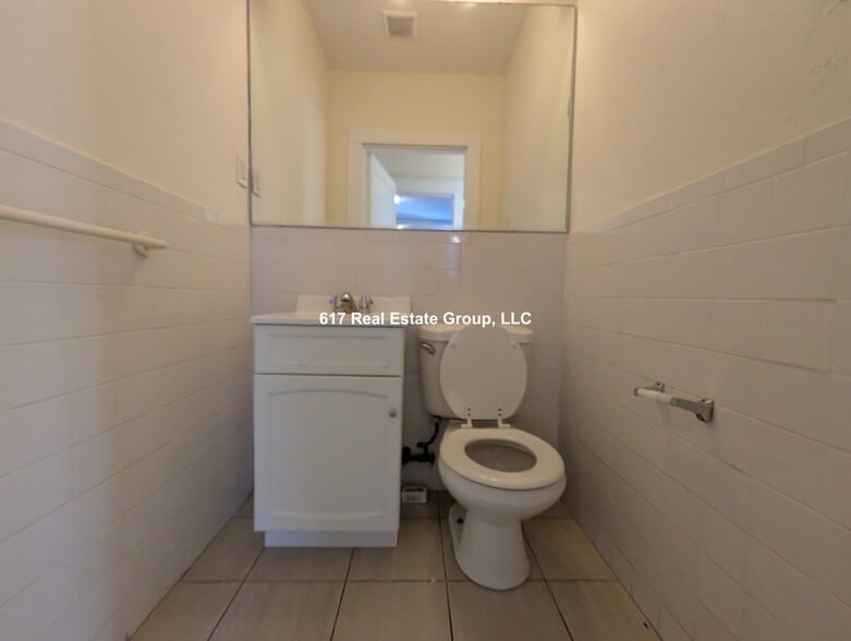 Building Photo - 8 Barrows St