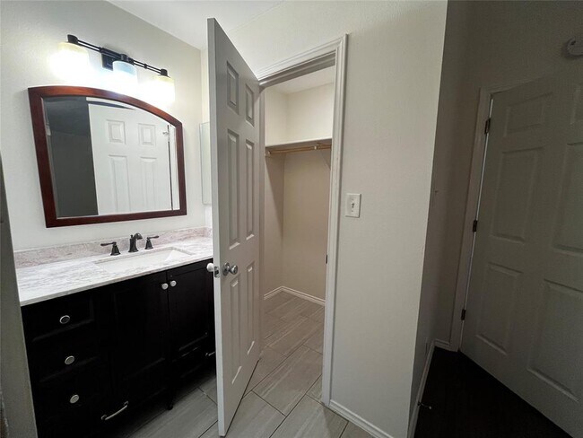 Building Photo - 5101 Meadow Creek Cove