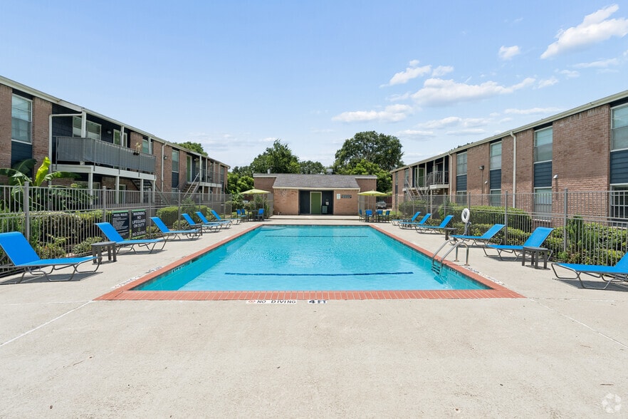 Swimming Pool - Artisan West