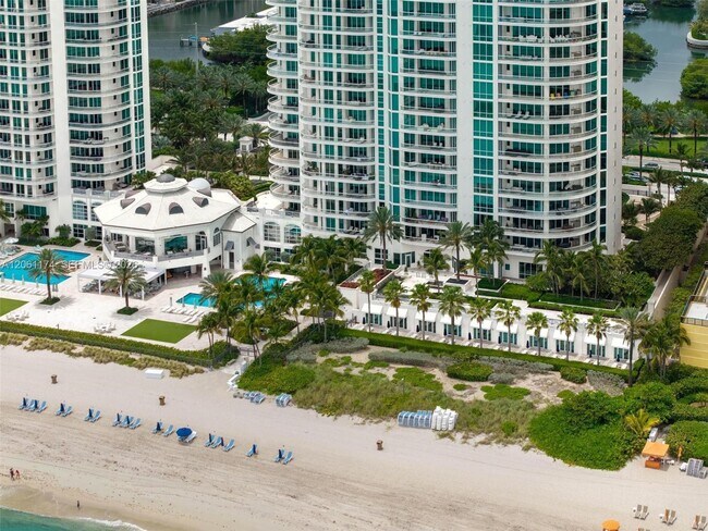 Building Photo - 16051 Collins Ave