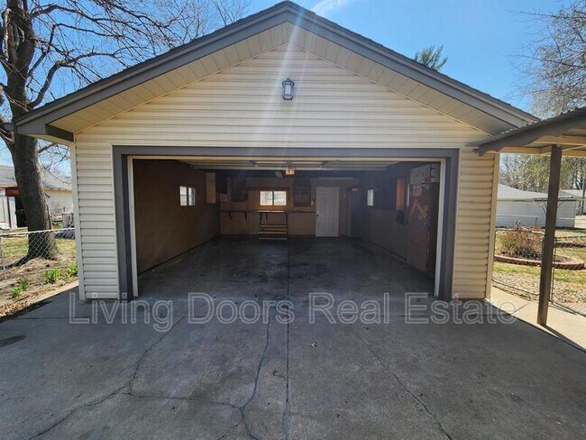 Building Photo - 5725 Hartley St
