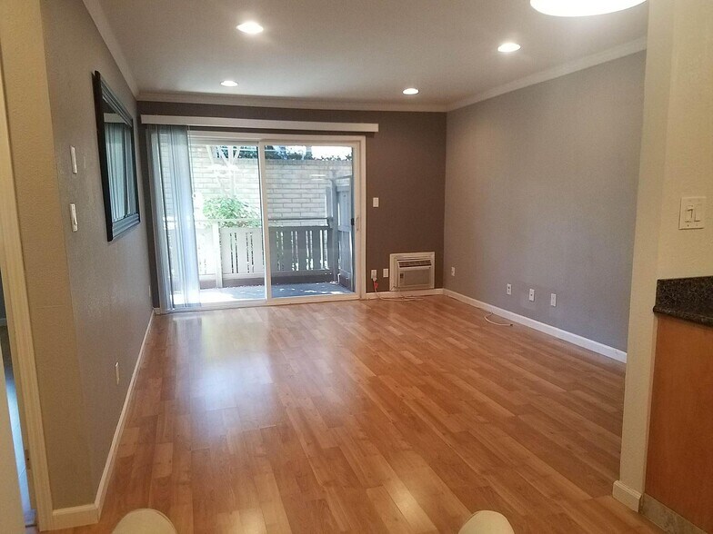 Building Photo - 101 Kinross Dr