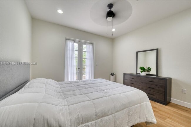 Building Photo - 430 SW 147th Ave