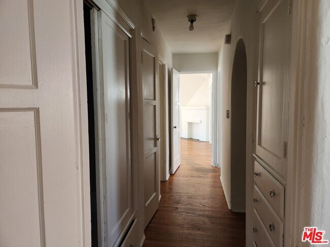 Building Photo - 438 Cochran Ave