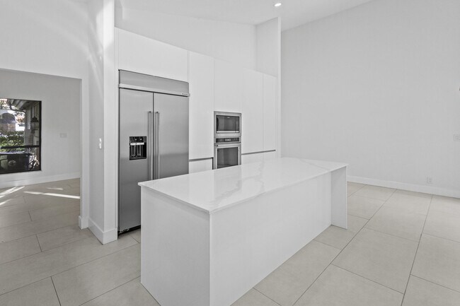 Building Photo - 4798 NW 25th Way
