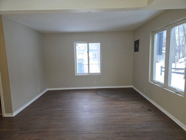 Building Photo - Deephaven 3 bedroom  3 bath house, near Lake Minnetonka