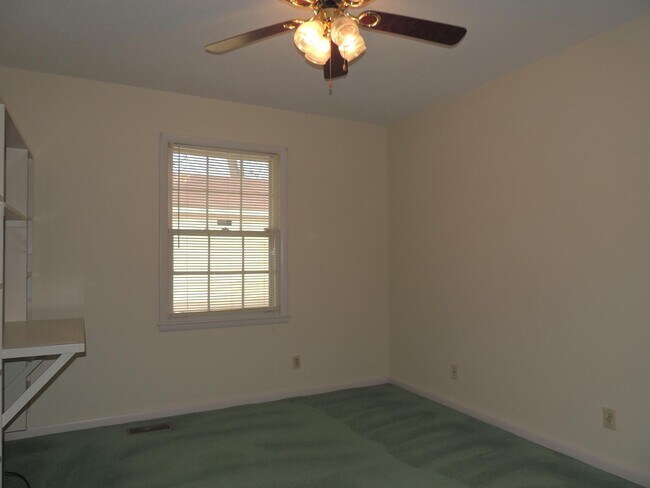 Building Photo - 2316 Rodgers Dr NE
