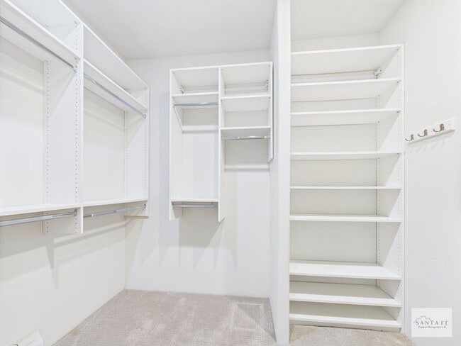 Building Photo - Beautifully Done Custom Built Townhouse wi...