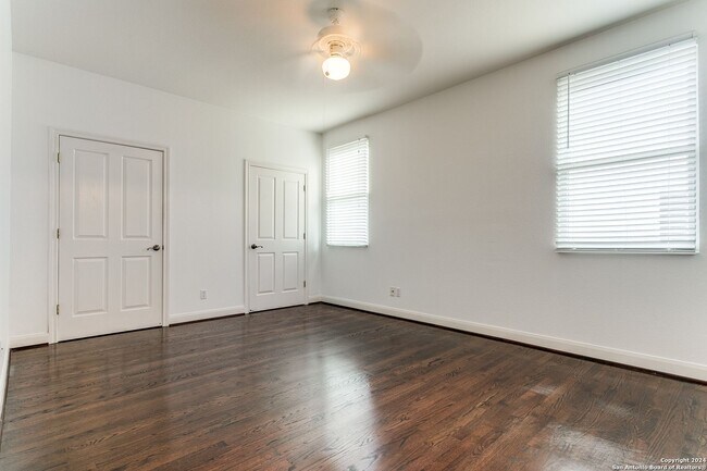 Building Photo - MONTE VISTA TOWNHOME