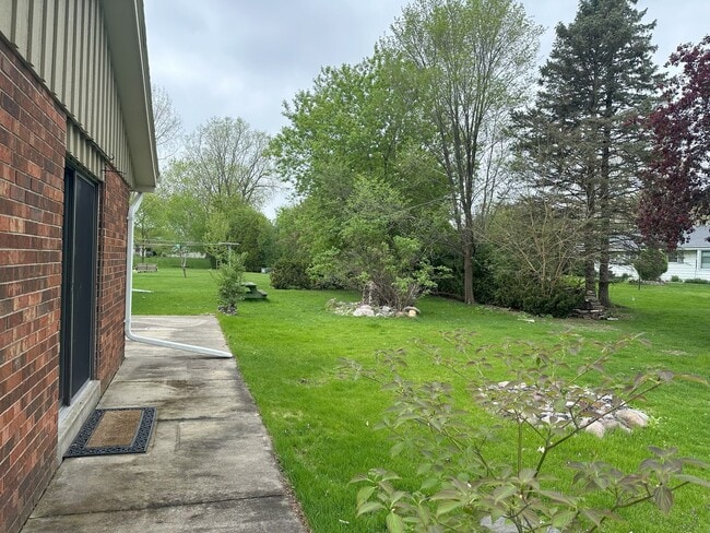 Building Photo - Beautifully Remodeled 3-Bedroom Home with ...