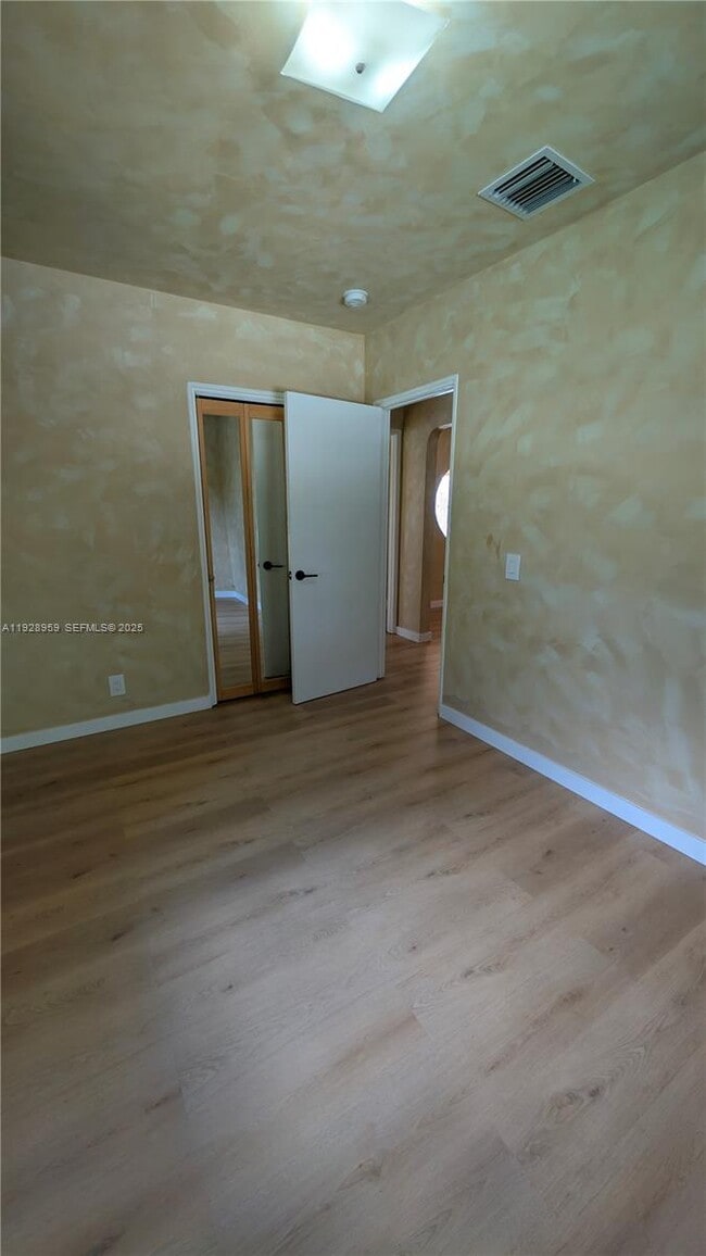 Building Photo - 1431 NW 26th St