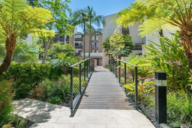 Bridge to Pool - 1605 Hotel Cir S