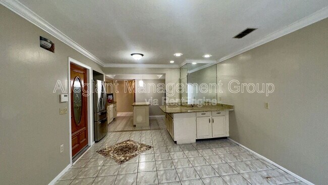 Building Photo - 2410 Sable Dr