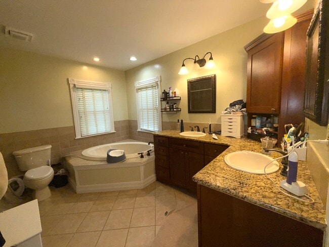 Building Photo - 45800 W Ann Arbor Trail