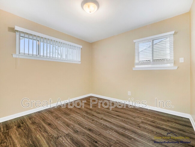 Building Photo - 1088 Studebaker Ave