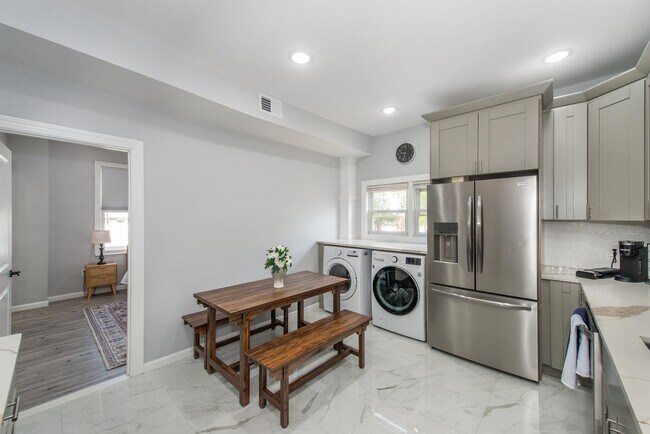 Building Photo - 19 W 27th St