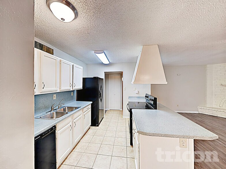 Building Photo - 7309 Hedge Dr