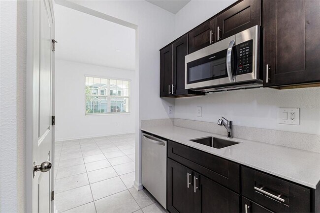 Building Photo - 1121 Deepwater Cir