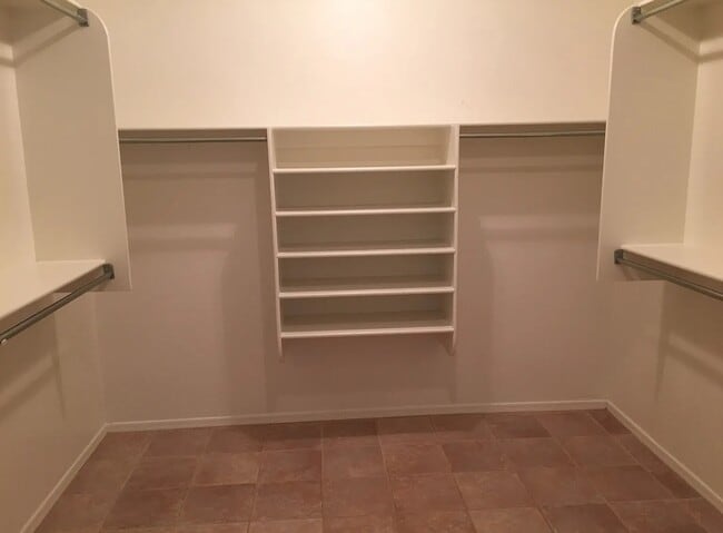 Building Photo - 5112 E Juniper Ave