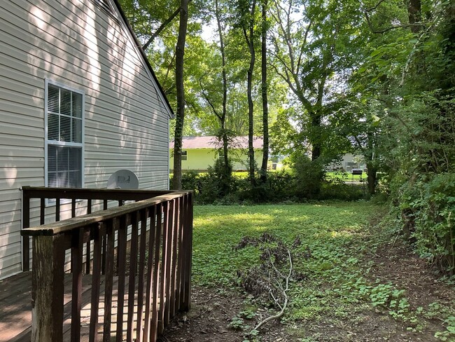 Building Photo - 203 Creekside Dr