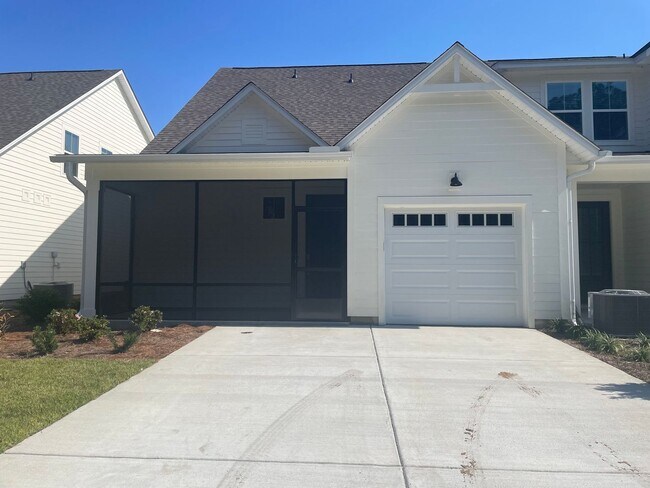 Building Photo - Lovely Three Bedroom Townhouse in Washington Square!- Half Off First Month's Rent For Qualified A...