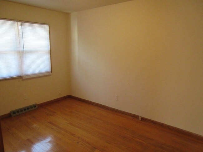 Building Photo - 378