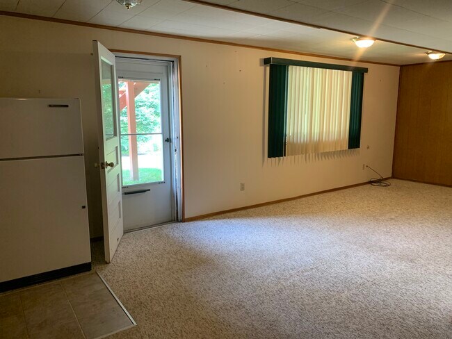 Building Photo - 158 Arla Dr