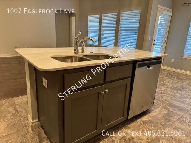 Building Photo - 1007 Eaglerock Ln