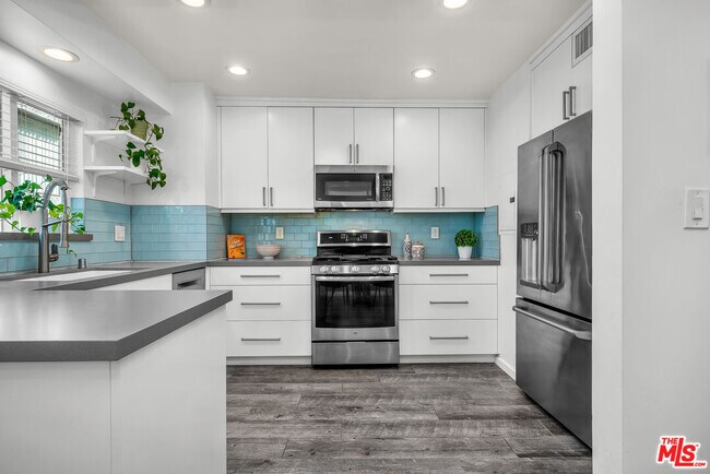 Building Photo - 14238 Dickens St