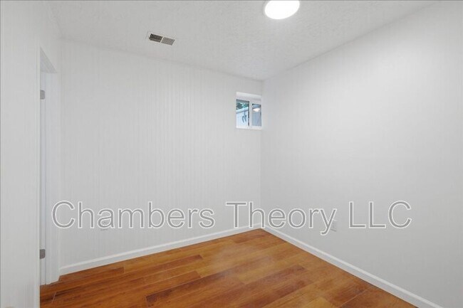 Building Photo - 2988 Borge St