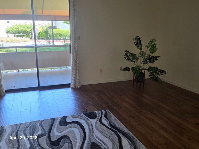 Building Photo - Spacious Downtown Sacramento Condo
