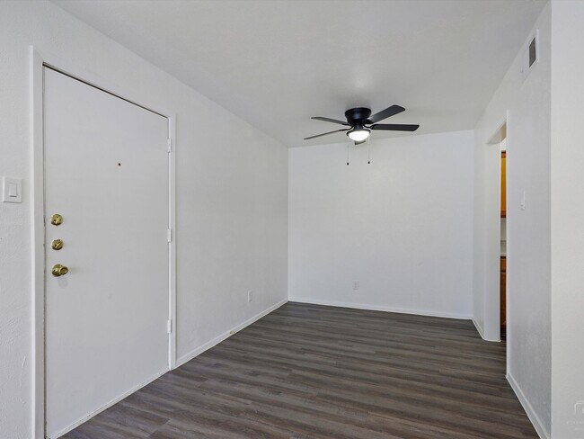 Building Photo - Spacious 3-Bedroom Apartments in Dallas – Starting at Just $1,350/Month