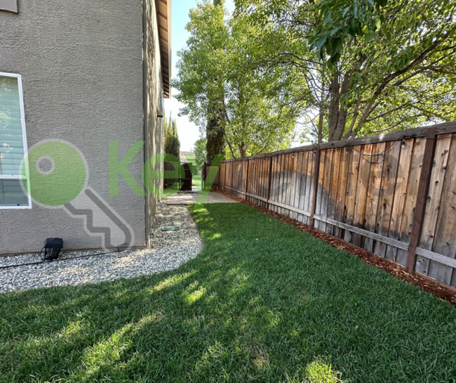 Building Photo - 6820 Cherry Ridge Cir