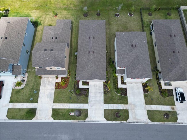 Building Photo - 10770 SW Vasari Way