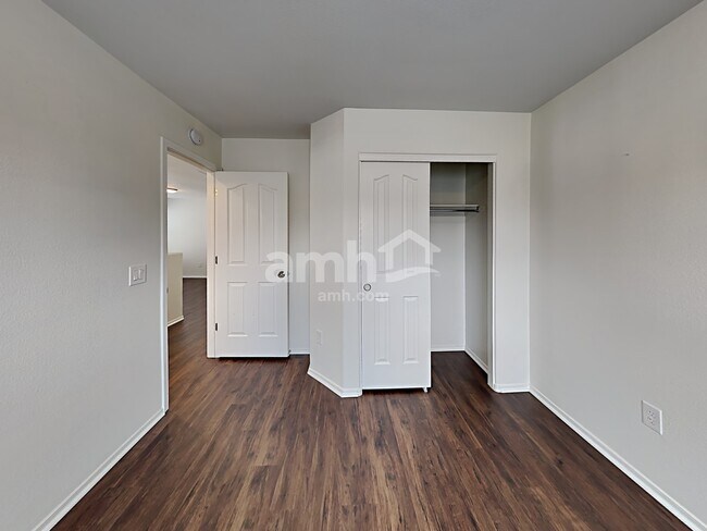 Building Photo - 562 W Paseo Celestial