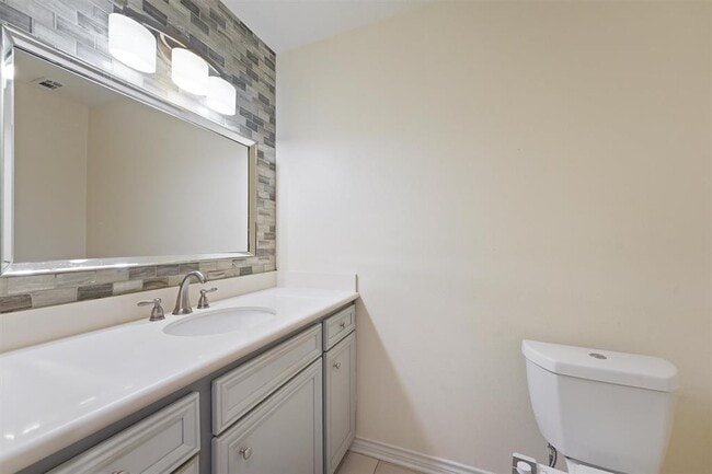 Building Photo - 16131 Canaridge Dr