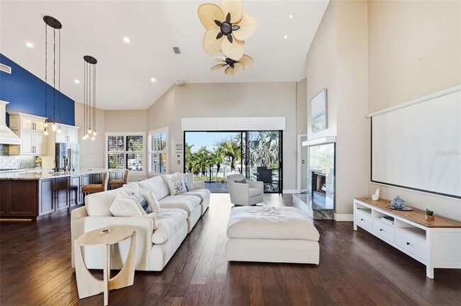 Building Photo - 909 Allegro Ln