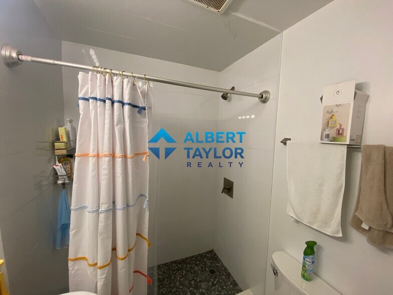 Building Photo - 21 Moraine St