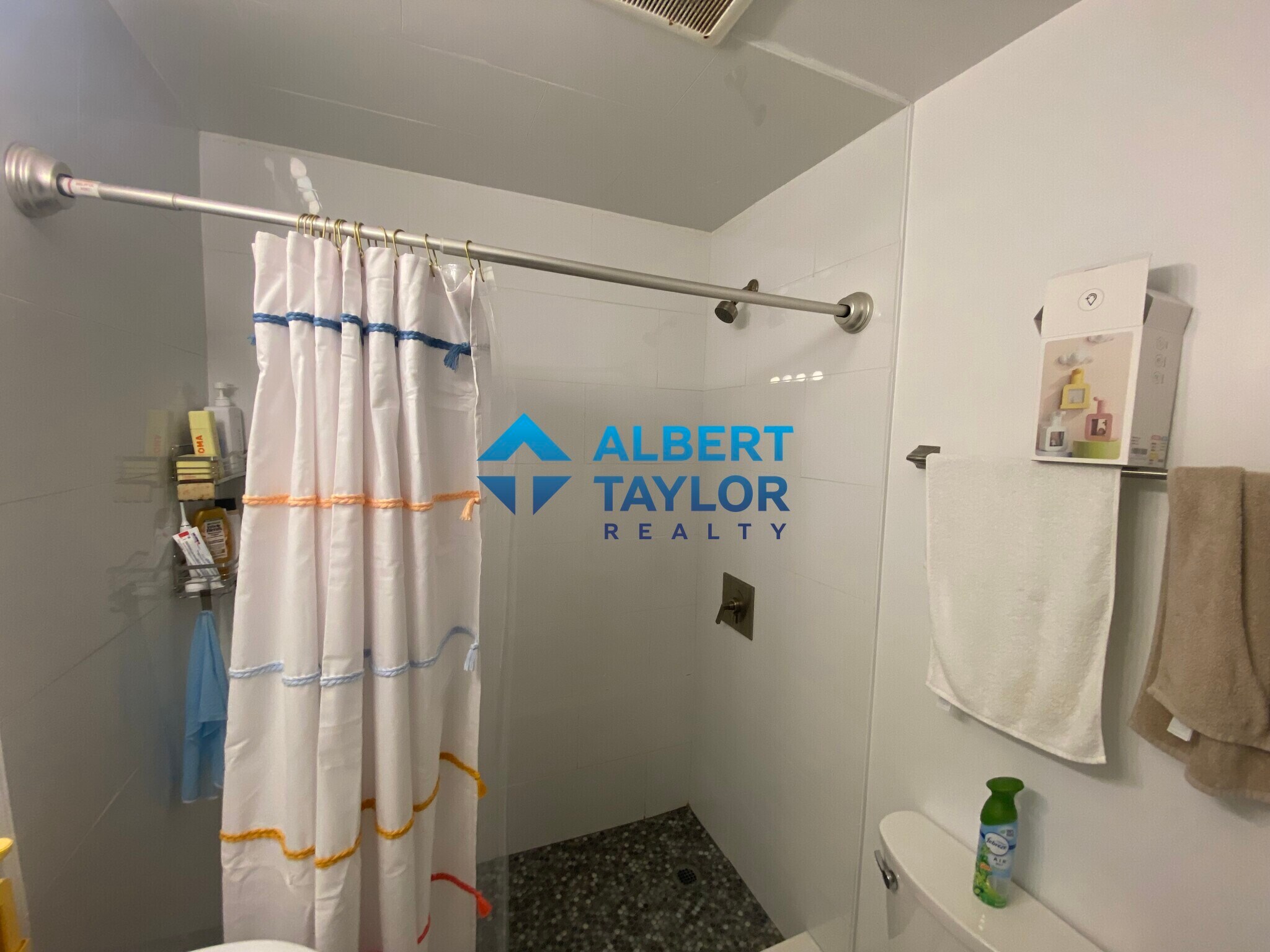 Building Photo - 21 Moraine St