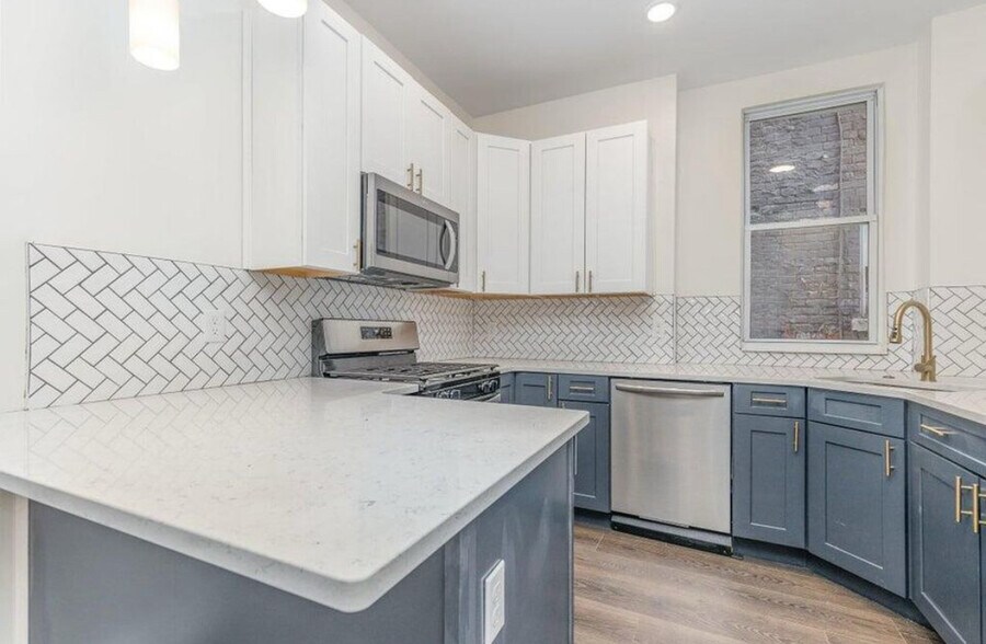 Kitchen - 1517 Garrard St