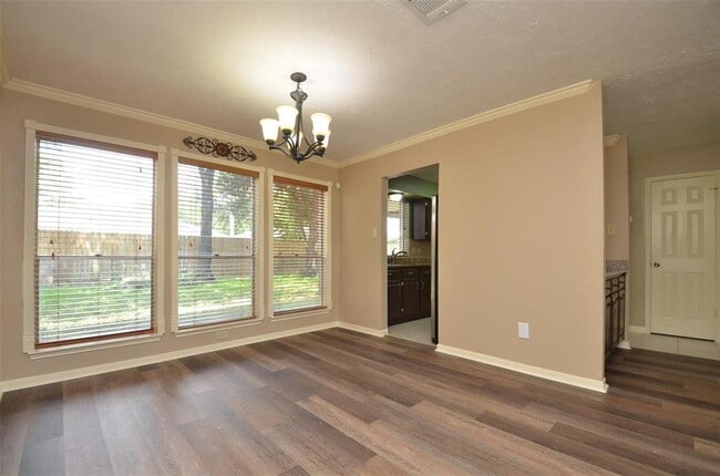 Building Photo - 1306 Plum Park Dr