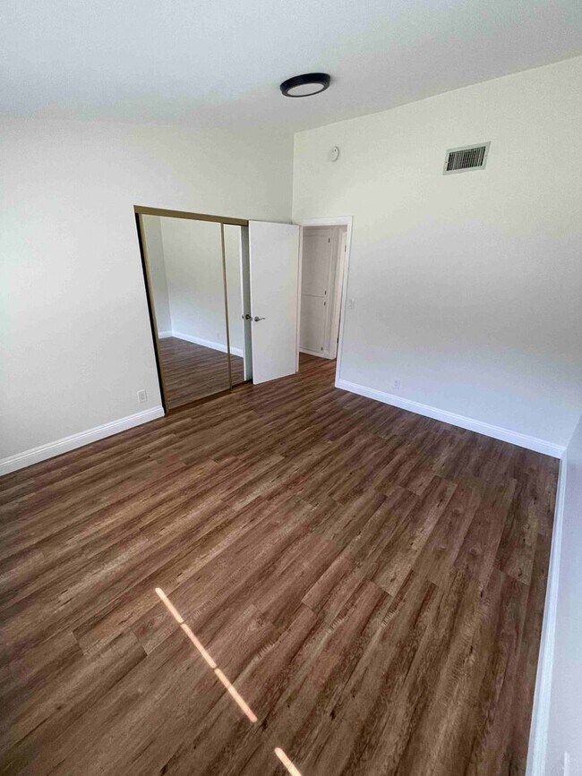 Building Photo - BEAUTIFULLY REMODELED GRANADA HILLS HOME!
