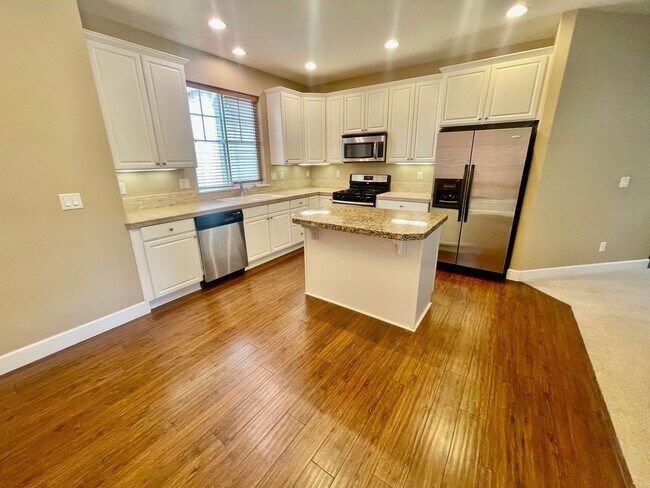 Building Photo - Well Appointed, Open Floor Plan 3-bedroom, 2.5-bathroom home in Beaverton