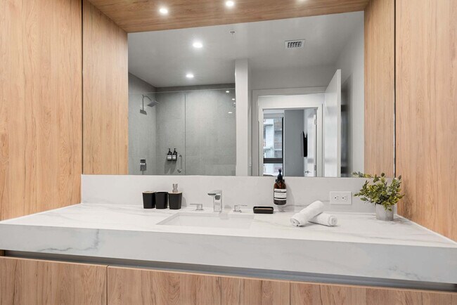 Building Photo - 11 NE 6th St