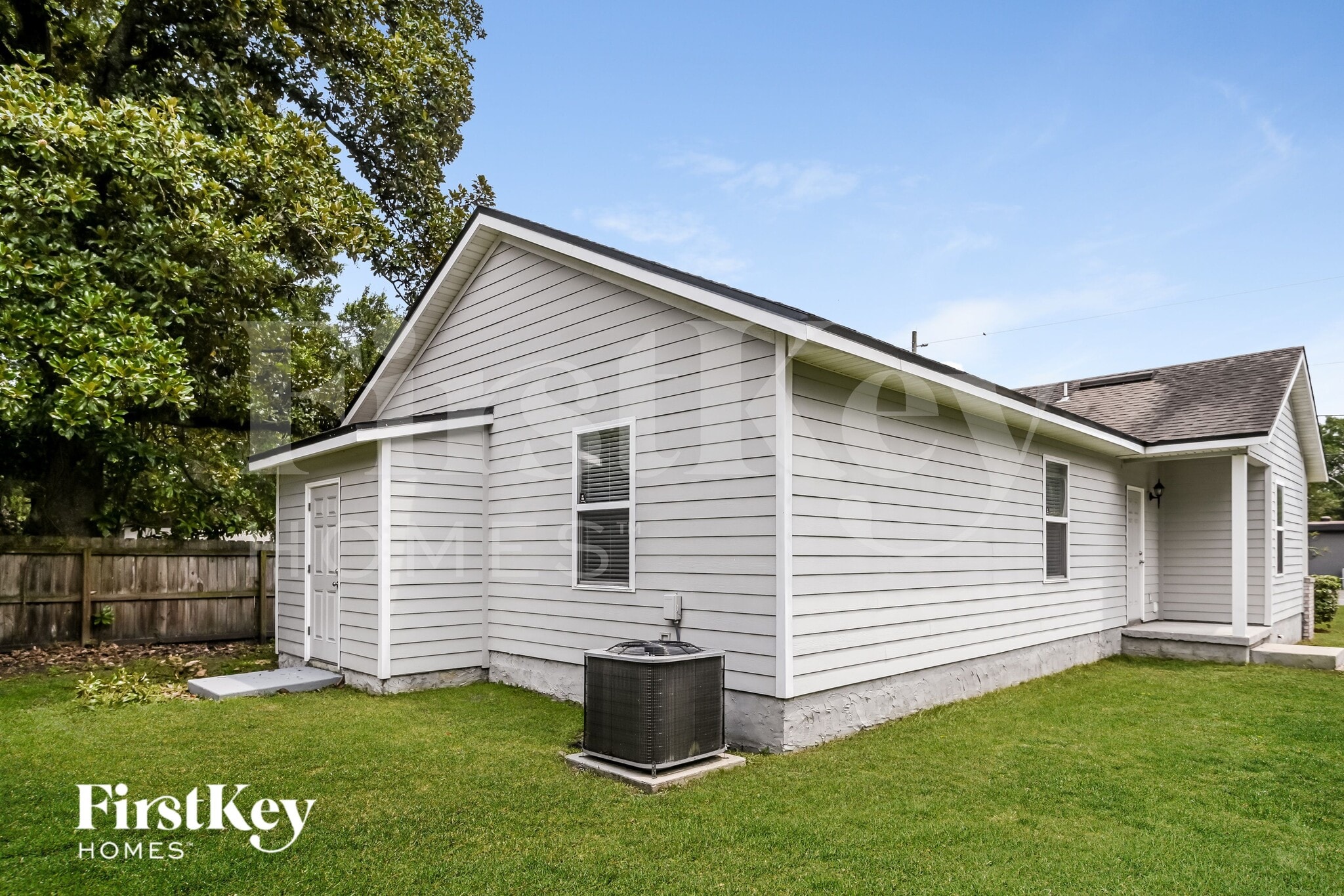 Building Photo - 3207 Rosselle St