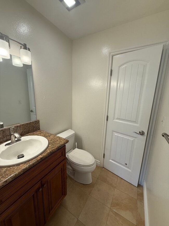 Building Photo - Gorgeous and Upgraded 4 Bed, 2.5 Bath Two-Story in Villa Portofino!