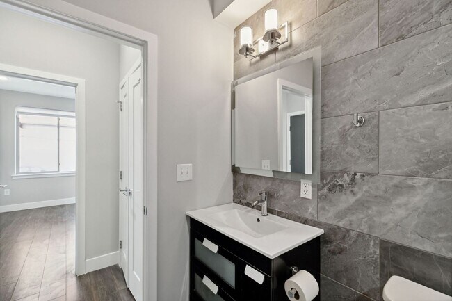 Building Photo - 1845 E Huntingdon St