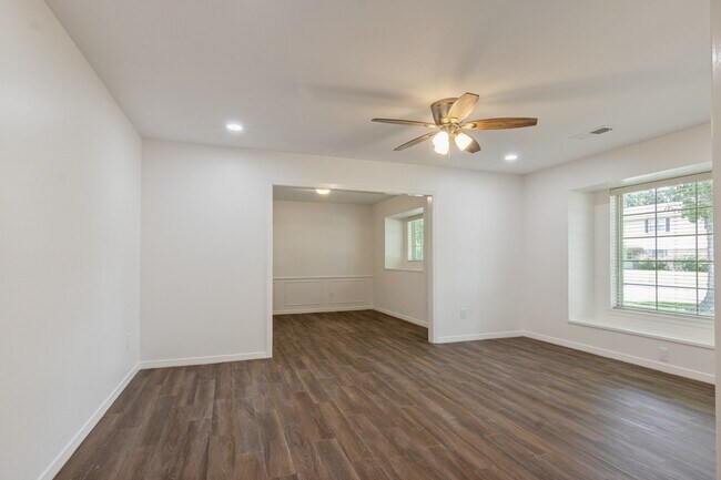 Building Photo - 5647 Lymbar Dr