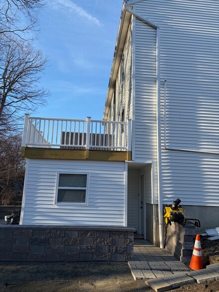 Building Photo - 91 Knollwood Dr