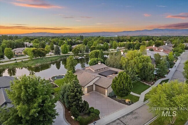 Building Photo - Stunning 4 Bedroom Home in The Shores | Luxury Meets Every Day Comfort